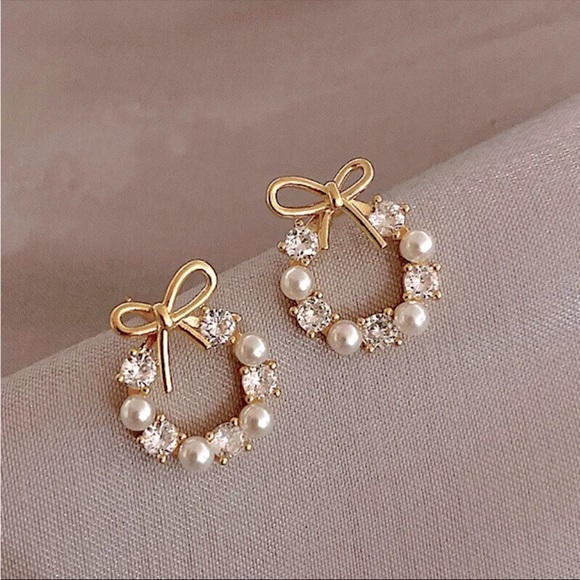Mejuri Jewelry - Pearly Diamond Wreath Floral Mini Delicate 925 Sterling Silver Gold Stud Earring